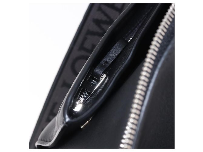LOEWE Anton Sling Schultertasche Leder Schwarz Silber - Ansicht 21
