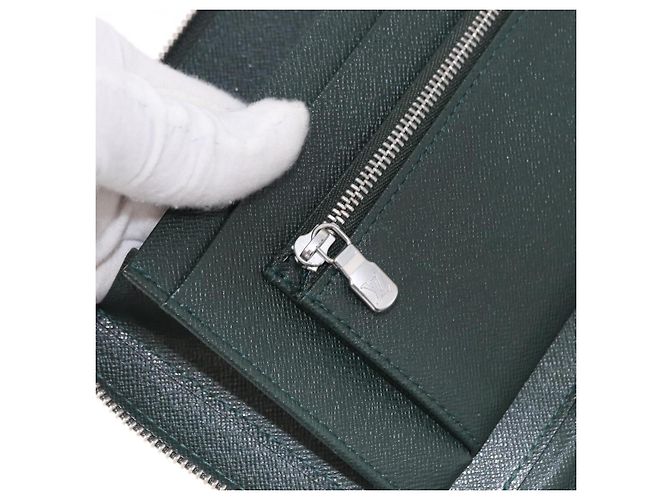 LOUIS VUITTON Taiga Organizer Atholl Travel Case Epicea M30654 LV - vista 22