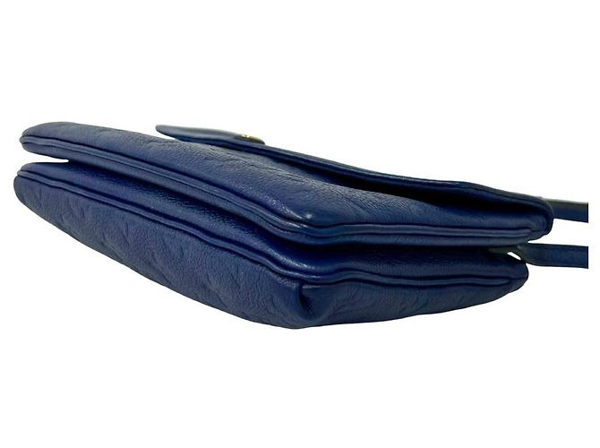 Borsa a tracolla Louis Vuitton Twice Monogram Empreinte Leather Blu - vista 8