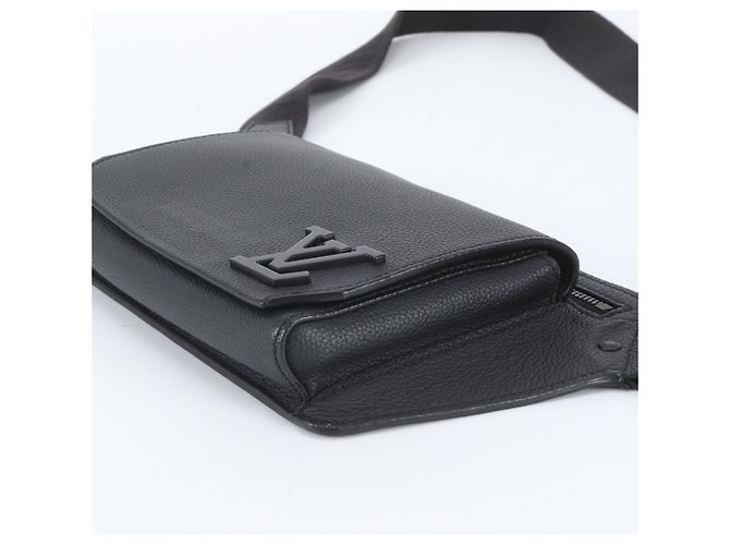 Borsa a tracolla Louis Vuitton LV Aerogram Takeoff con protezione RFID Nero - vista 4