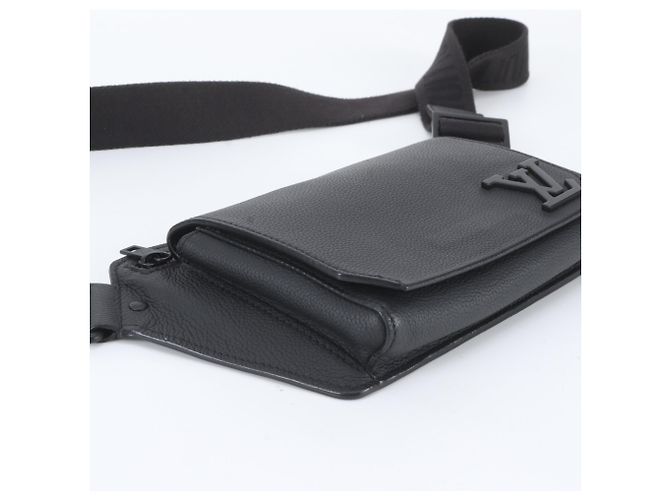 Borsa a tracolla Louis Vuitton LV Aerogram Takeoff con protezione RFID Nero - vista 5