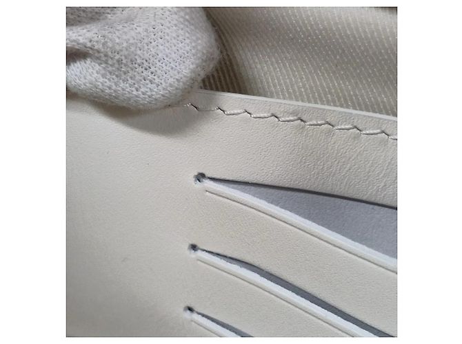 Louis Vuitton Monogram Empreinte Pochette Volga Bianco - vista 10