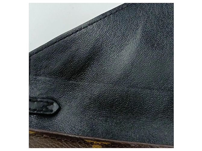 Louis Vuitton Monogram Tribal Pochette Mask GM Castaño - vista 12