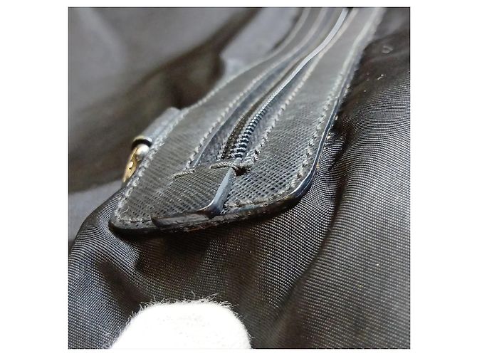 Sac messager Prada en nylon Tessuto avec logo triangle en cuir Noir - vue 11