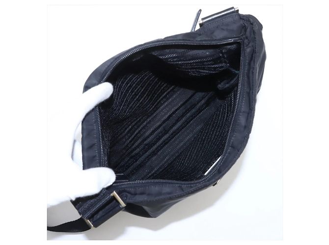 Sac messager Prada en nylon Tessuto avec logo triangle en cuir Noir - vue 6