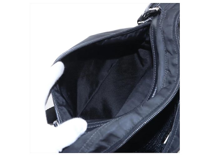 Sac messager Prada en nylon Tessuto avec logo triangle en cuir Noir - vue 8