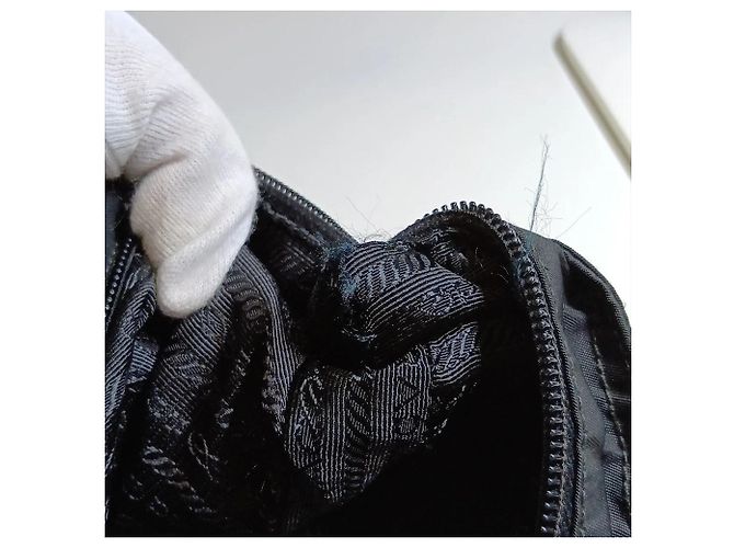 Sac messager Prada en nylon Tessuto avec logo triangle en cuir Noir - vue 9
