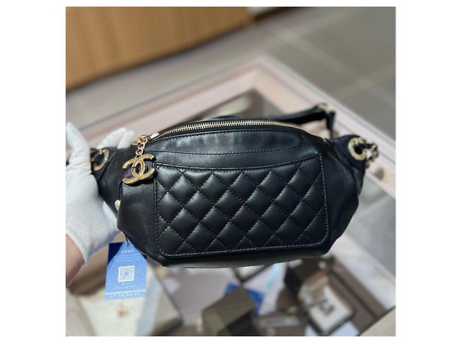 Chanel Borsa Cintura in Pelle Matelassé Nera Nero - vista 3