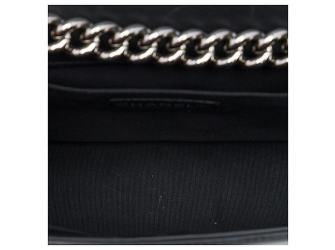 Chanel Black Old Medium Quilted Patent Acrylic Boy Flap Nero - vista 4