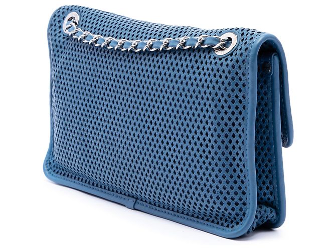 Chanel Blue Medium Perforated Calfskin Up In The Air Flap - vista 2