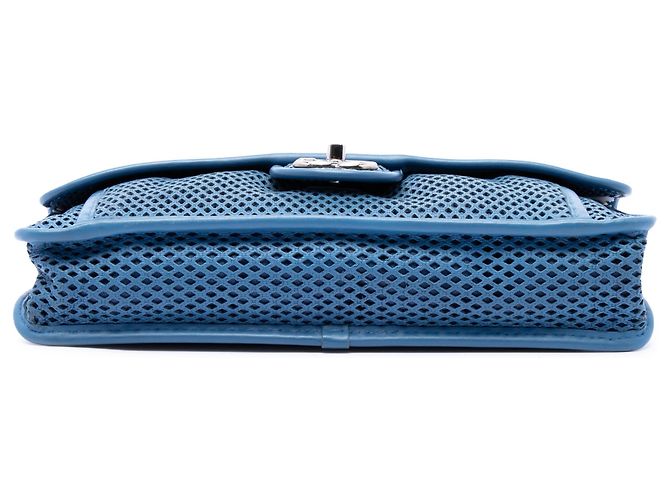 Chanel Blue Medium Perforated Calfskin Up In The Air Flap - vista 3