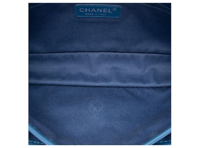 Chanel Blue Medium Perforated Calfskin Up In The Air Flap - vista 4