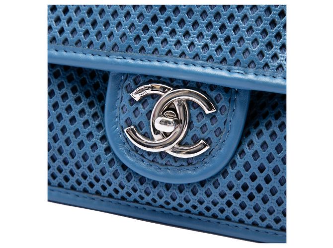 Chanel Blue Medium Perforated Calfskin Up In The Air Flap - vista 5