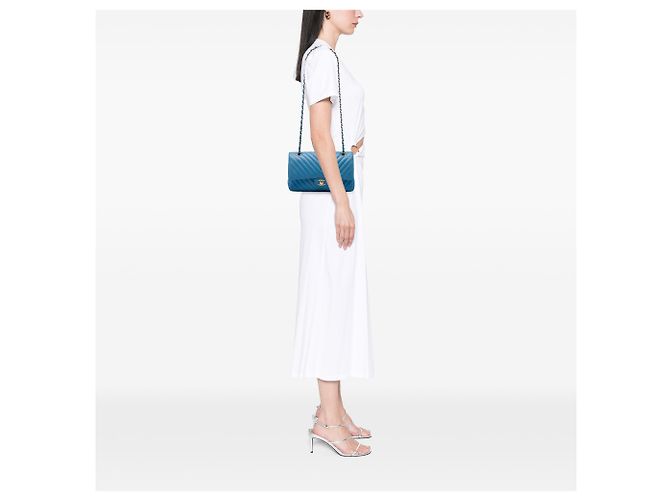 Chanel Blue Medium Classic Chevron Caviar Double Flap - vista 5