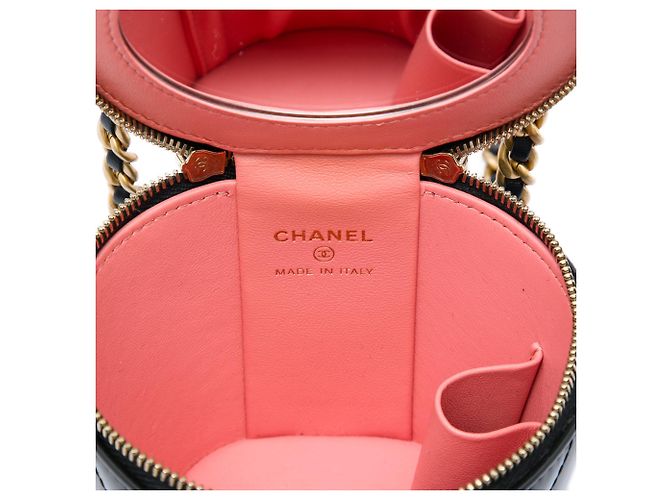 Chanel Afternoon Tea Vanity Case aus schwarzem gestepptem Lackleder mit Griff und Kette - Ansicht 4