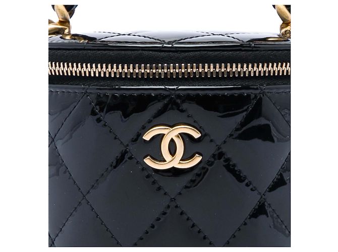 Chanel Afternoon Tea Vanity Case aus schwarzem gestepptem Lackleder mit Griff und Kette - Ansicht 5