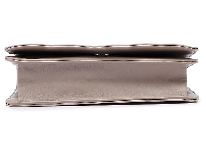 Chanel Beige CC Patent Lipstick Ligne Flap - vista 3
