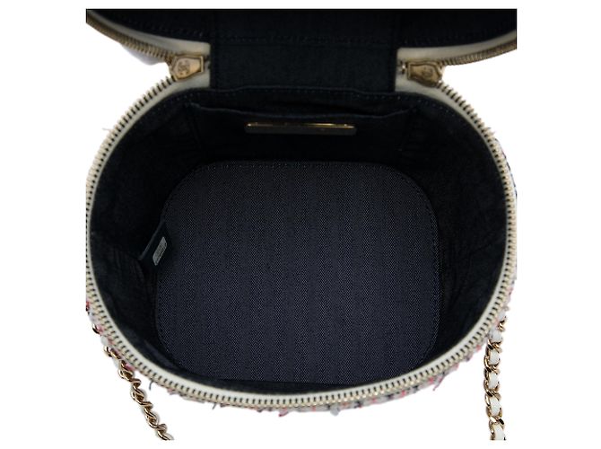 Vanity Necessaire Chanel in Tweed Rosso e Pelle di Agnello CC - vista 4