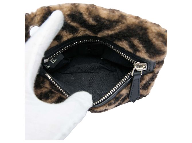 Fendi Brown Zucca Shearling Pyramid Pouch Braun - Ansicht 4