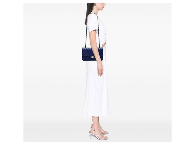Chanel Blue Medium Classic Chevron Lambskin Double Flap - vista 5