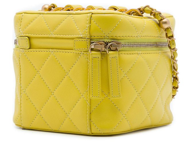 Chanel Yellow Small CC Quilted Lambskin Vanity Case With Chain Giallo - vista 2