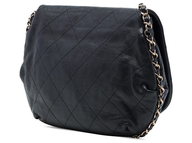 Chanel Black CC Quilted Calfskin Chain Around Saddle Flap Nero - vista 2