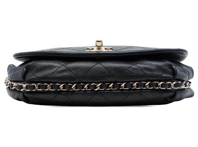 Chanel Black CC Quilted Calfskin Chain Around Saddle Flap Nero - vista 3