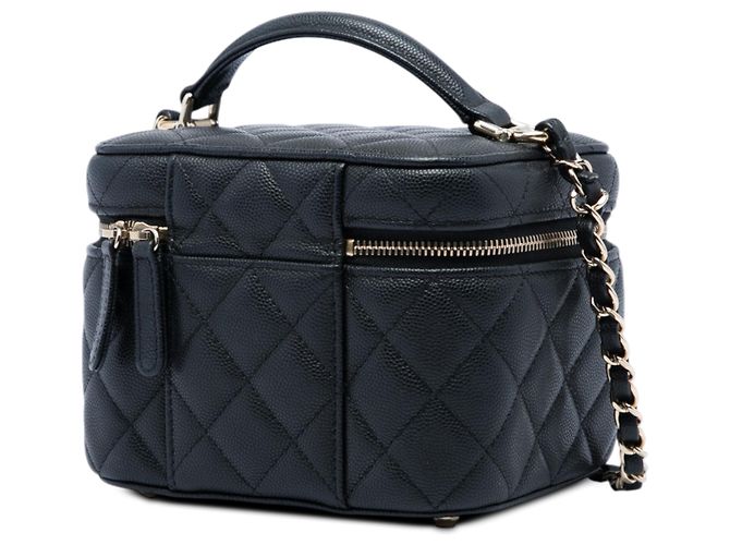 Chanel Small Vanity Case in Caviar Matelassé Nero con Manico e Catena - vista 2