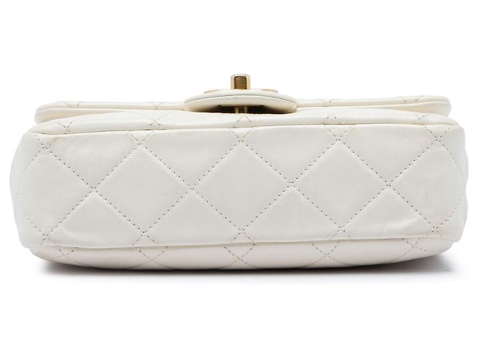 Chanel Mini Quilted Calfskin Crystal Pearls Chain Flap Bianco - vista 3