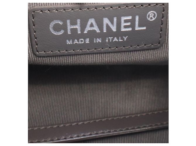 Chanel Gabrielle Hobo Small aus gestepptem grauem Kalbsleder Braun Anthrazitgrau - Ansicht 8