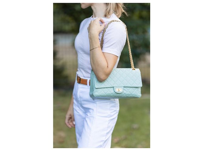 Mademoiselle Borsa Chanel 2.55 Classic Flap Verde Menta Lambskin Medium Verde chiaro - vista 3