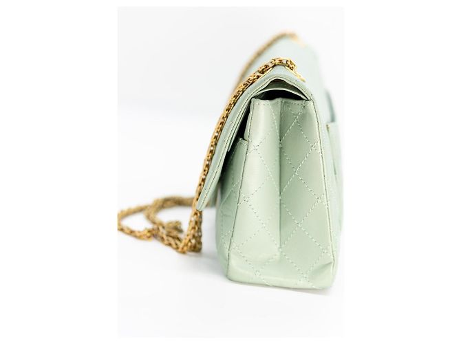 Mademoiselle Borsa Chanel 2.55 Classic Flap Verde Menta Lambskin Medium Verde chiaro - vista 6