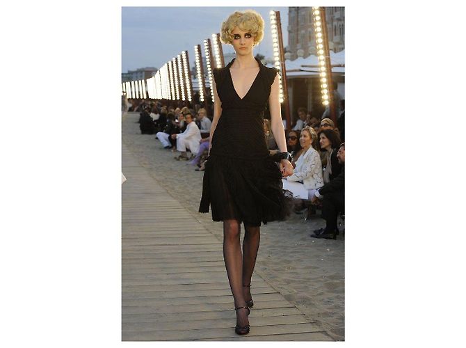 Chanel Resort 2010 Vestido abrigo de crepe de seda negro - vista 3