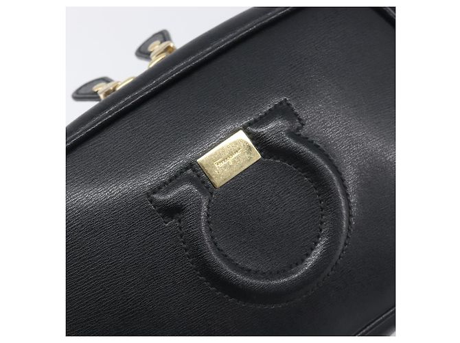 Borsa a tracolla Salvatore Ferragamo Gancini in pelle nera e oro Auth BA15079A - vista 17