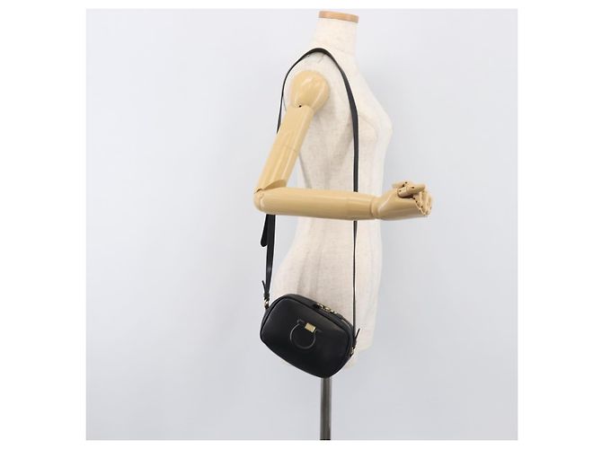 Borsa a tracolla Salvatore Ferragamo Gancini in pelle nera e oro Auth BA15079A - vista 21