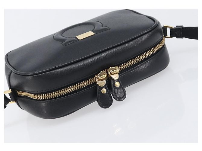 Borsa a tracolla Salvatore Ferragamo Gancini in pelle nera e oro Auth BA15079A - vista 6