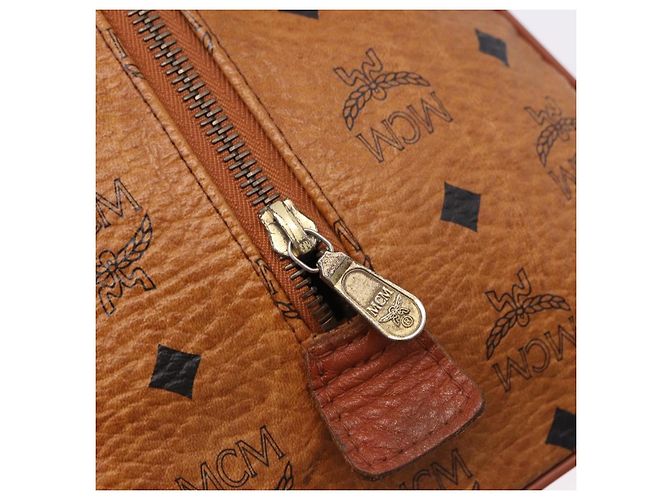 Borsa Boston MCM Vicetos Logogram PVC Leather Brown Gold Auth 200899 Marrone D'oro - vista 19