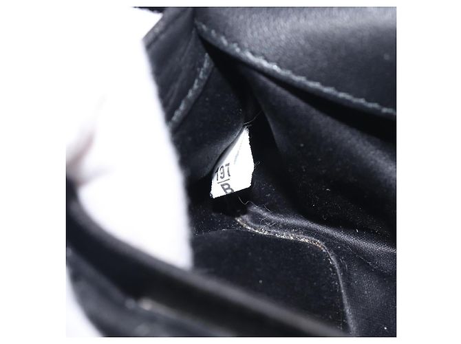 Borsa a tracolla Miu Miu Matelassé con catena in pelle nera e argento Auth 199113A Nero - vista 12