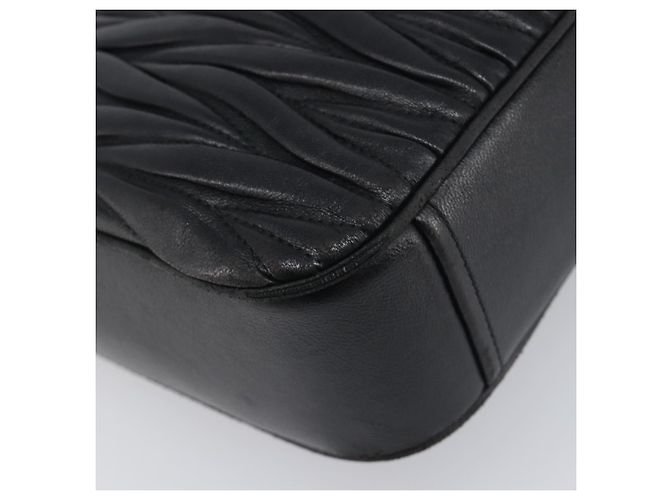 Borsa a tracolla Miu Miu Matelassé con catena in pelle nera e argento Auth 199113A Nero - vista 17