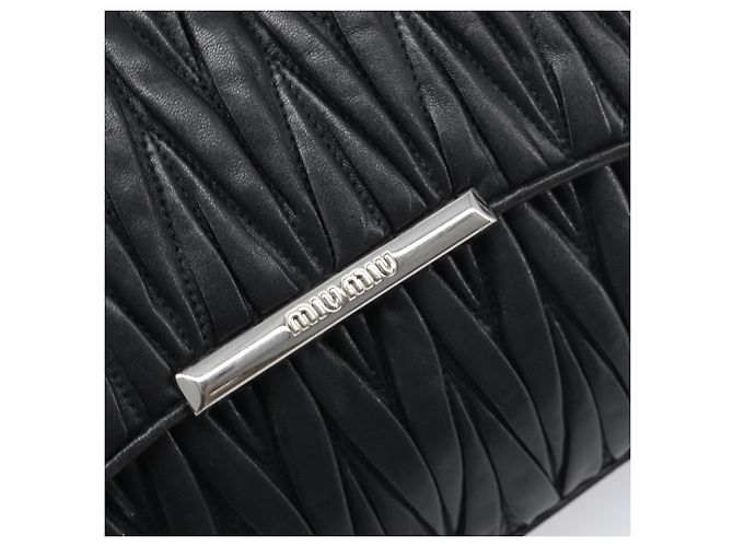Borsa a tracolla Miu Miu Matelassé con catena in pelle nera e argento Auth 199113A Nero - vista 19