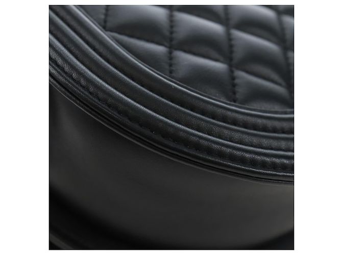 Borsa a Tracolla con Catena CHANEL Boy Chanel Pelle d'Agnello Nero Oro CC Auth BA14817SAM - vista 16