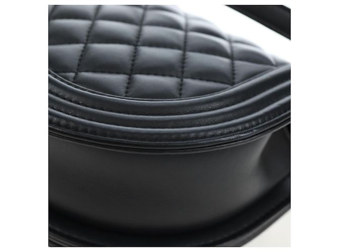 Borsa a Tracolla con Catena CHANEL Boy Chanel Pelle d'Agnello Nero Oro CC Auth BA14817SAM - vista 17