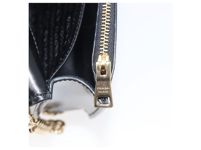 Borsa a tracolla con catena PRADA in pelle nera e oro Auth 199037SAM Nero D'oro - vista 23