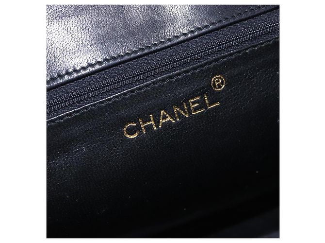 Borsa a tracolla CHANEL Matelasse con catena in pelle d'agnello nera e oro CC Auth 199673V Nero D'oro - vista 17