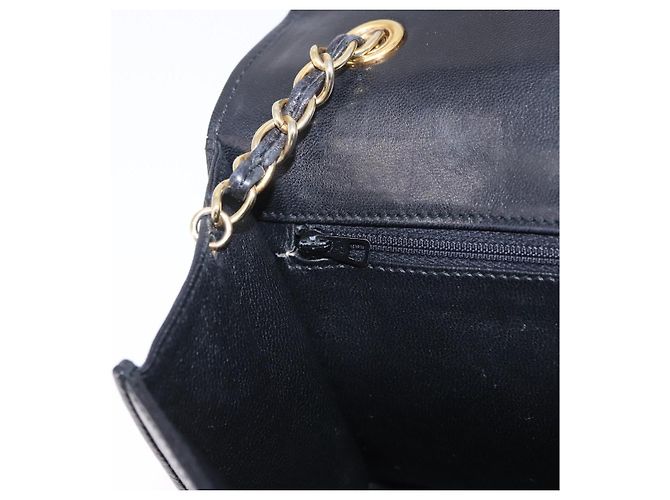 Borsa a tracolla CHANEL Matelasse con catena in pelle d'agnello nera e oro CC Auth 199673V Nero D'oro - vista 20