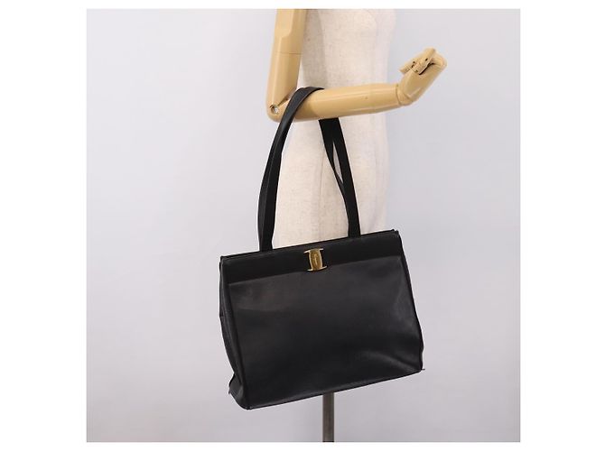 Borsa a tracolla Salvatore Ferragamo Vala in pelle nera e oro Auth 197656 Nero D'oro - vista 20