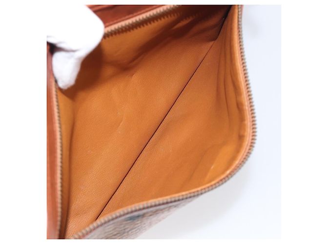 Borsa a pochette MCM Logogram Vicetos PVC Leather Brown Gold Auth 197776 Marrone D'oro - vista 20