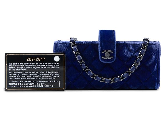 Porta-telemóvel Chanel Mini CC em veludo acolchoado azul com alça de corrente - vista 6