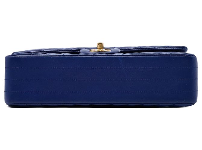 Borsa a tracolla Chanel Medium Classic Chevron in pelle d'agnello blu con doppia patta - vista 3