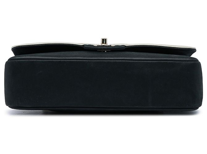 Borsa a tracolla Chanel Medium Classic Bicolor in pelle caviar nera e vitello iridescente, double flap Nero - vista 3